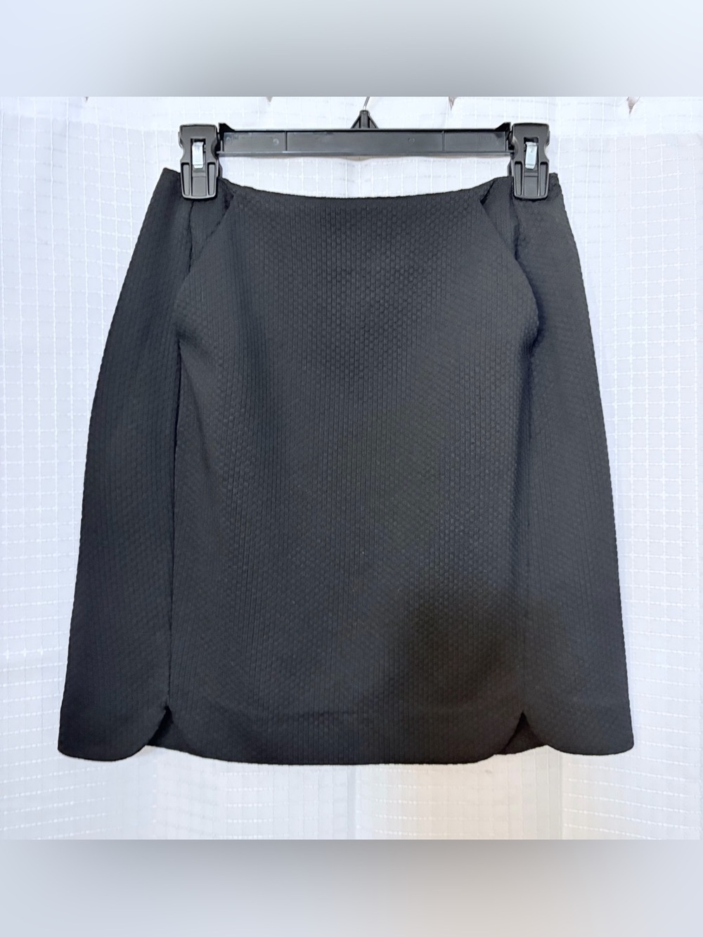 Lauren Conrad textured knit mini skirt - size 4